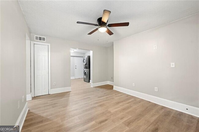 Foto del edificio - 156 Fairfield Pl NW