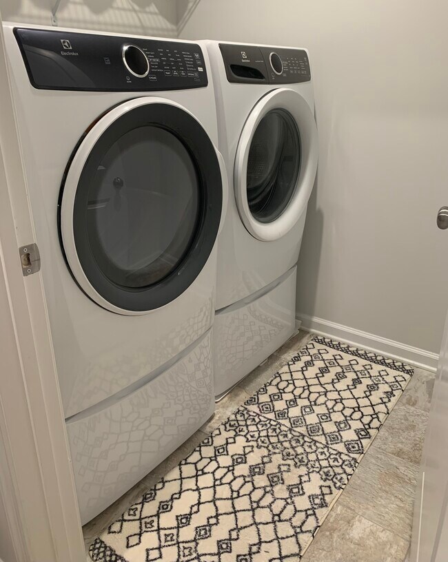Foto del edificio - 9245 St. Charles Cir