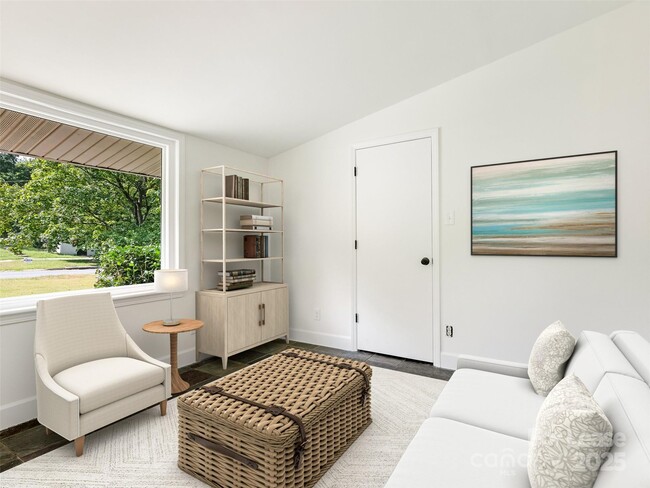 Building Photo - 553 Kenlough Dr