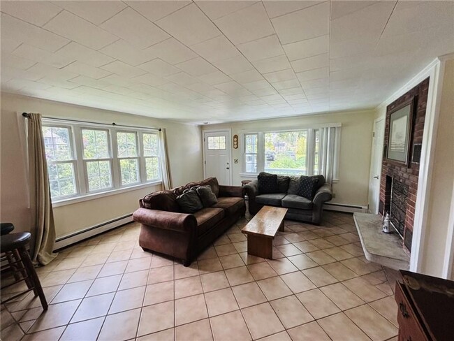 Building Photo - 64 Hemlock Ave