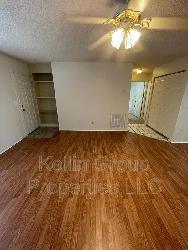 Building Photo - 161 Rebecca Dr NE