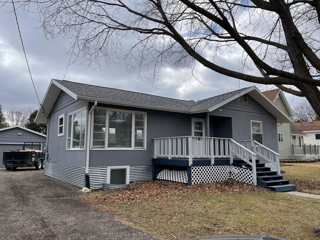 Primary Photo - 141 Fontana Ave