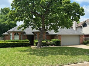 Building Photo - 4914 Oldfield Dr