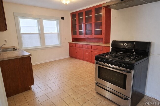 Building Photo - 63 Holmes St