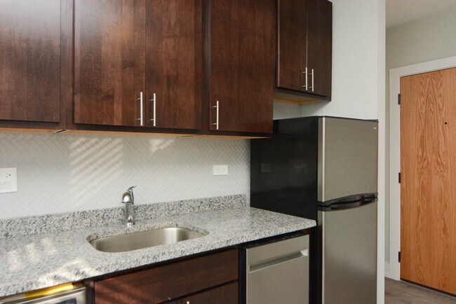 Foto del edificio - 434.5 W Belden Ave