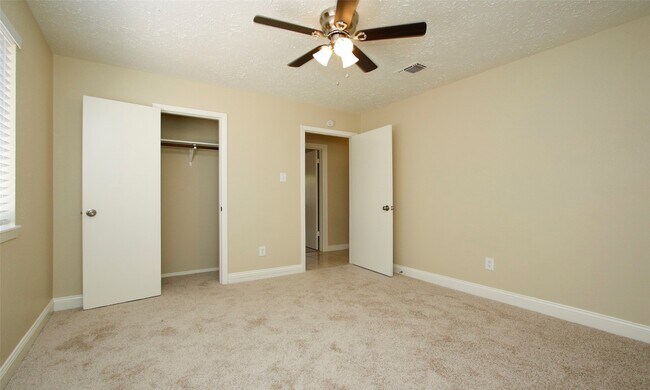Foto del edificio - 6940 Foxmont Ln