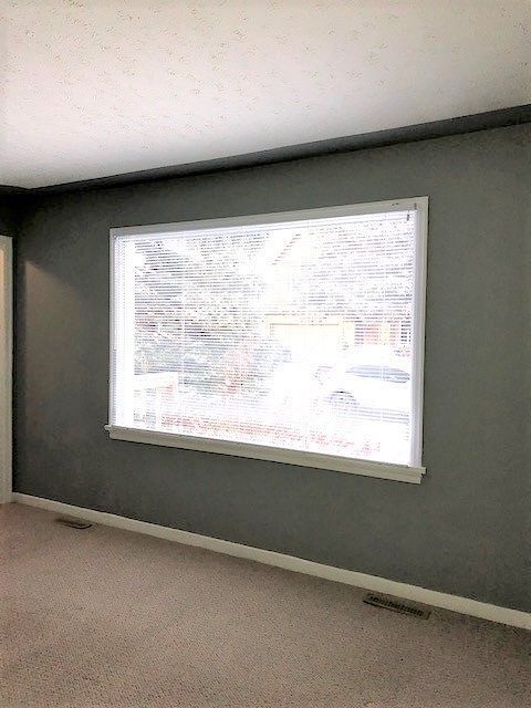 Building Photo - Well-maintained 2-bedroom bungalow in the ...