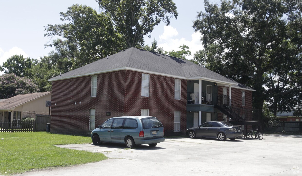 Foto del edificio - 41005-41015 Rustling Oaks Dr