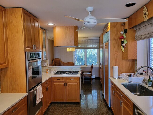 Foto del edificio - 2200 National Dr