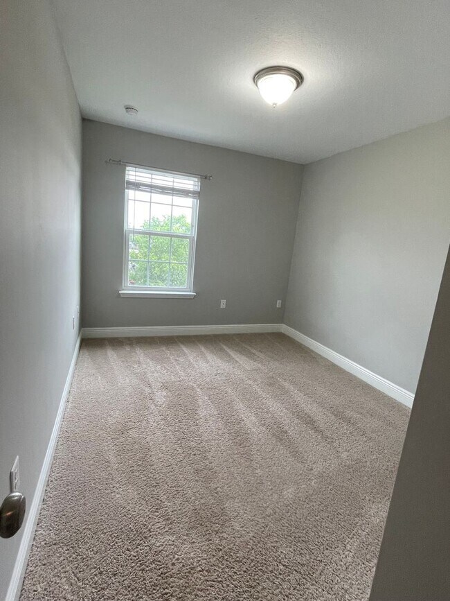 Foto del edificio - *** MOVE IN SPECIAL! Half OFF 1st Month's Rent!