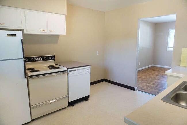 Building Photo - 1013 Castlerock Dr