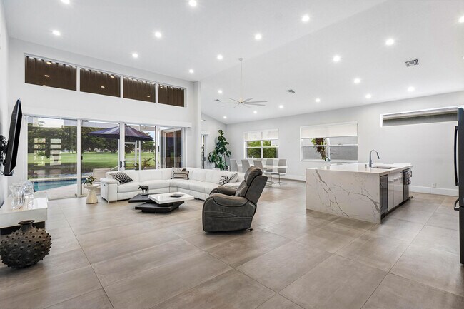 Building Photo - 11605 Privado Way