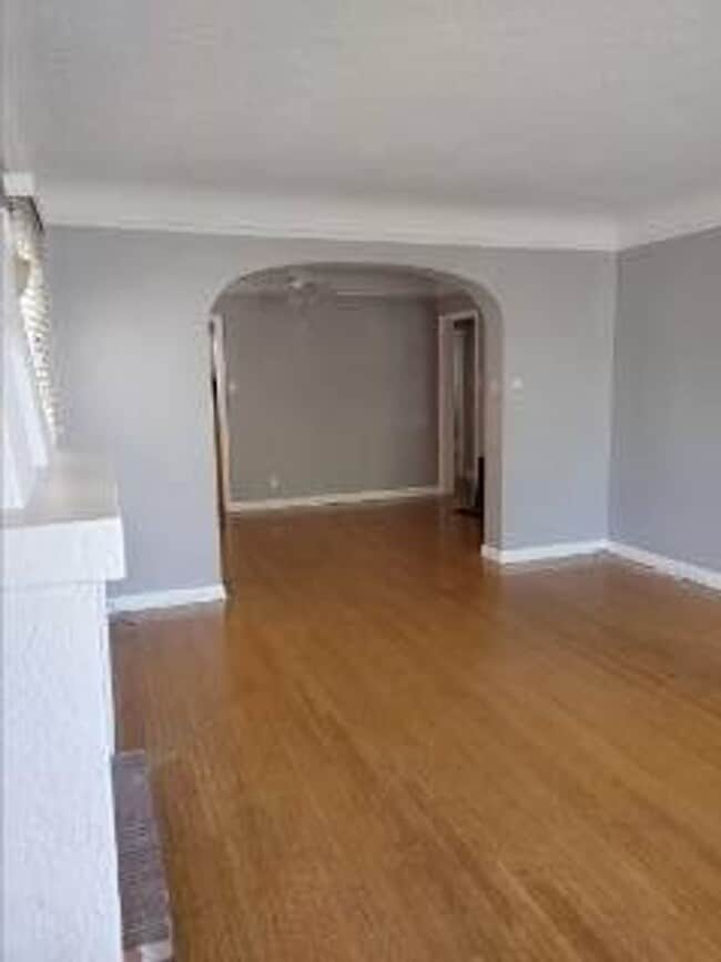 Building Photo - 169