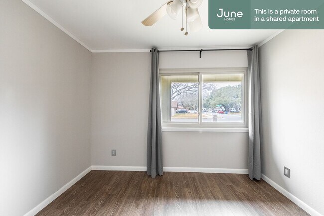 Foto del edificio - ROOM ONLY in 3-bed/2.0-bath Home