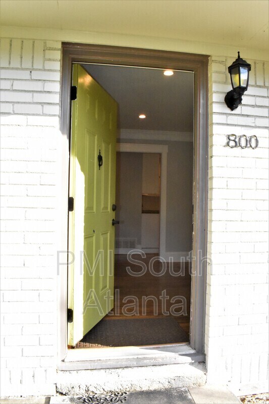 Building Photo - 800 N McDonough St