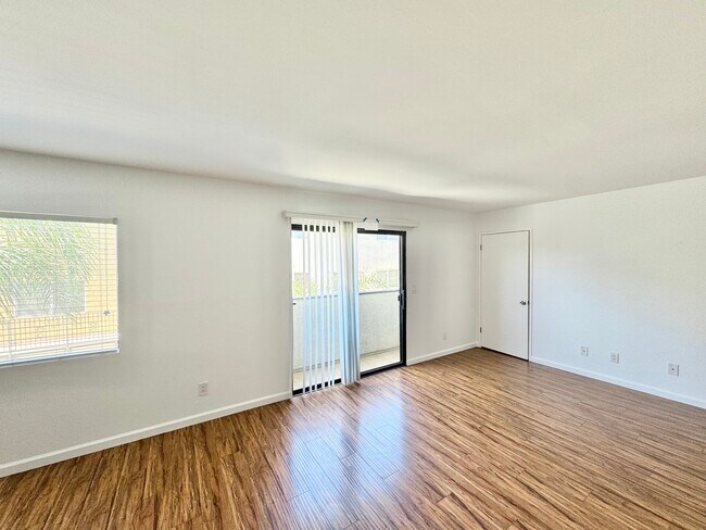 Foto del edificio - 10206 Independence Ave