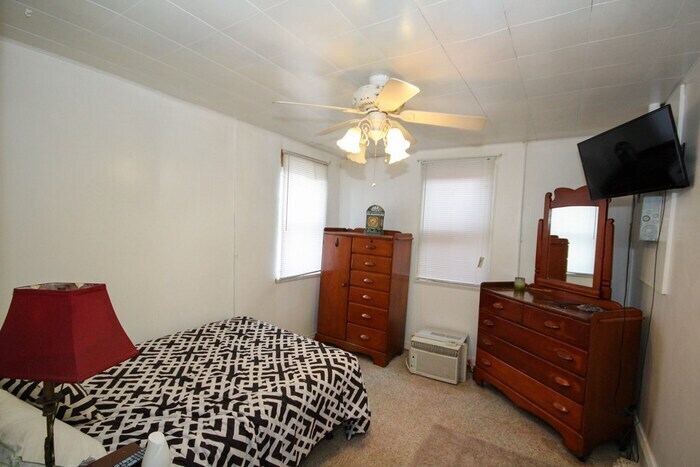 Building Photo - 212 Warwood Ave