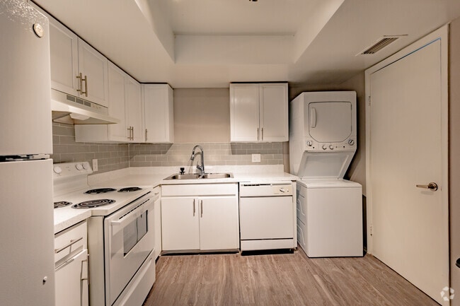 1 BR, 1 BA - 850 SF - Central Park at East Bay