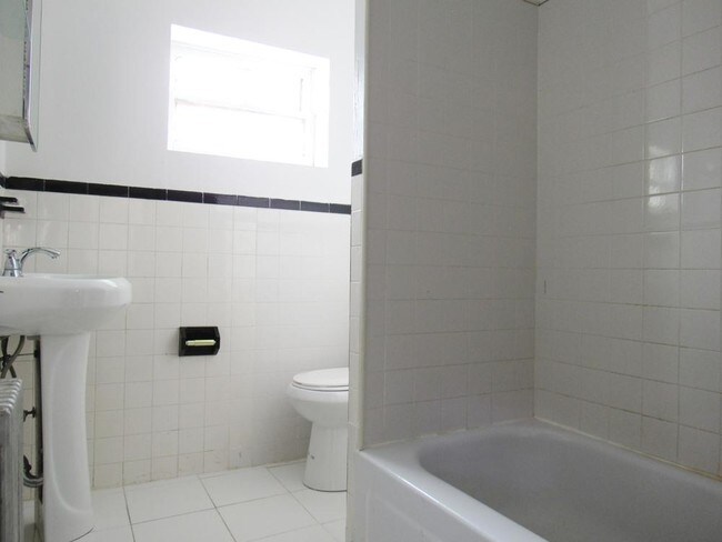 Building Photo - 485 Lafayette Ave