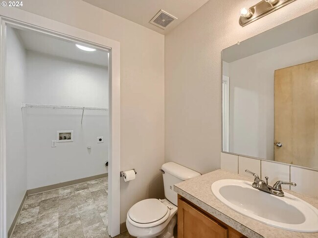 Entry Half Bath - 489 S Knott St