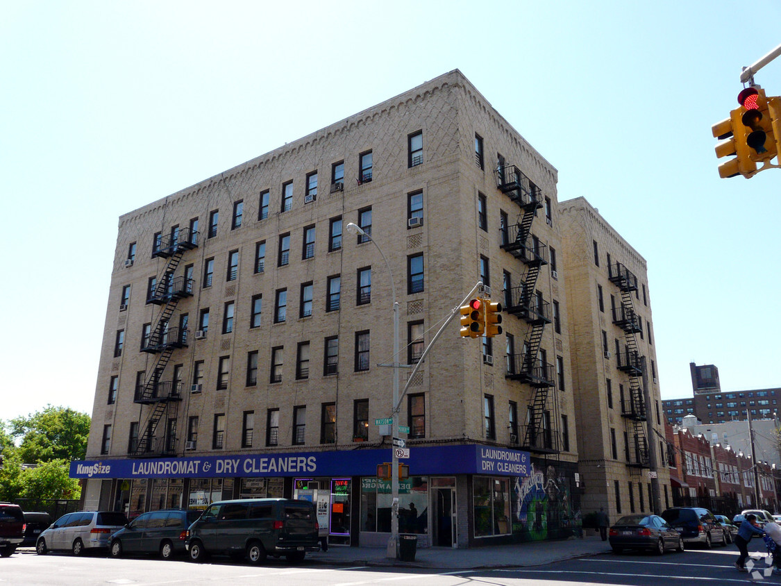 Foto del edificio - 1064 Manor Ave