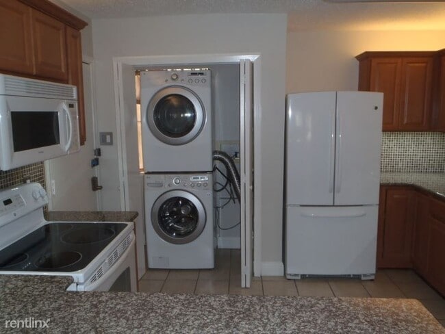 Building Photo - 2 br, 2 bath Condo - 7706 Meadow Road #225