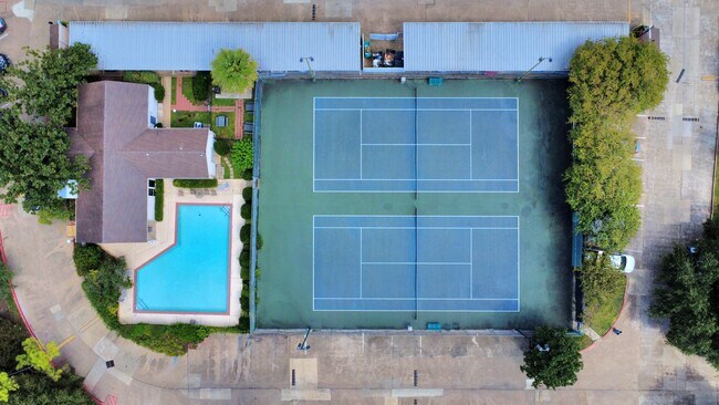 Foto del edificio - 7950 N Stadium Dr