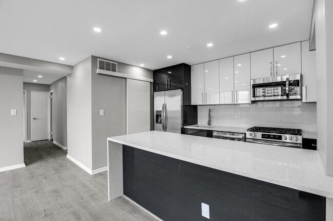 Building Photo - 3950 N Lake Shore Dr