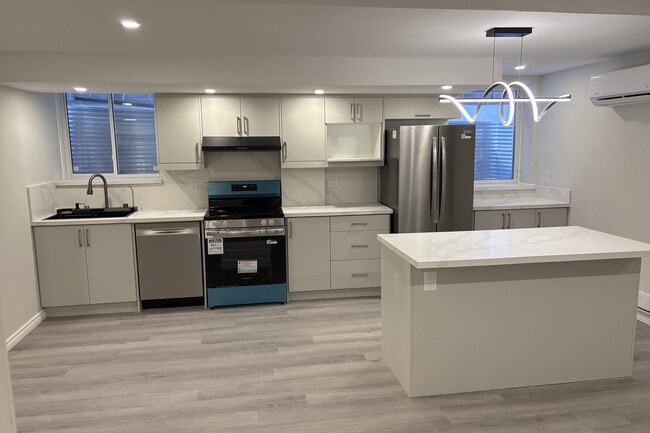 Building Photo - 63 Teskey Cres