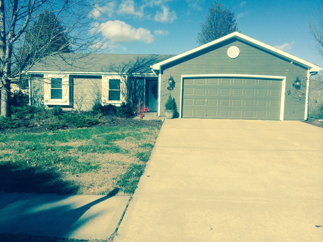 330 W Mockingbird St, Gardner, KS 66030 House Rental in Gardner, KS