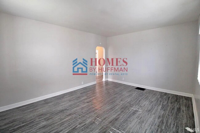 Building Photo - Two Bedroom House