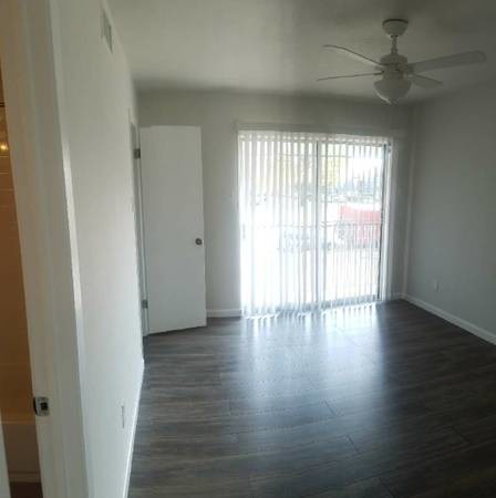 Foto del edificio - 4739 Lake Ave