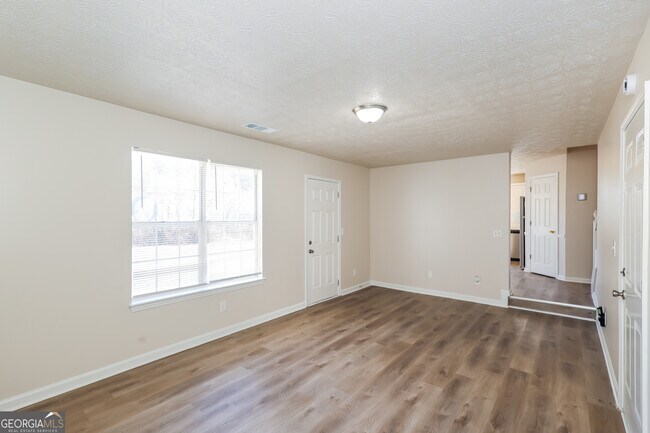 Foto del edificio - 145 W Village Ct