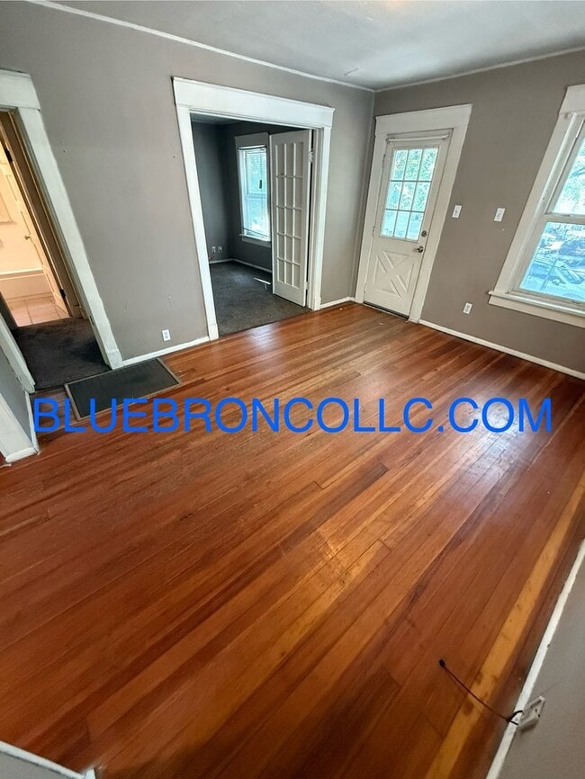 Building Photo - Beautiful house in Kansas City with a lot ...