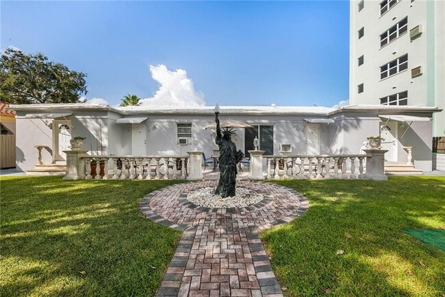 Building Photo - 1712 Pierce St