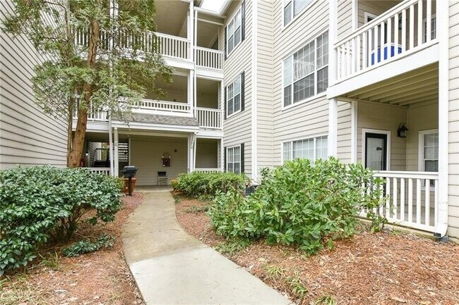 Building Photo - 1250 Parkwood Cir SE