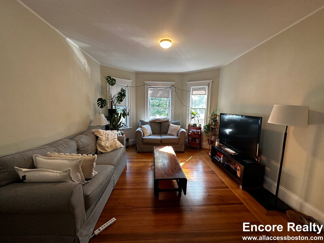 18 Hunnewell Ave Boston, MA 02135 Alquileres en Boston, MA