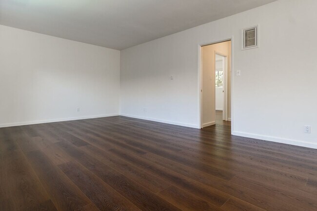 Foto del edificio - 4653 Fulton Ave