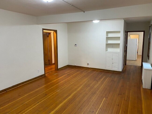 Building Photo - 402 7th Ave S