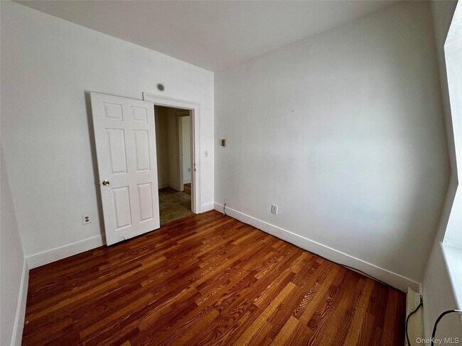 Building Photo - 9 Grand St