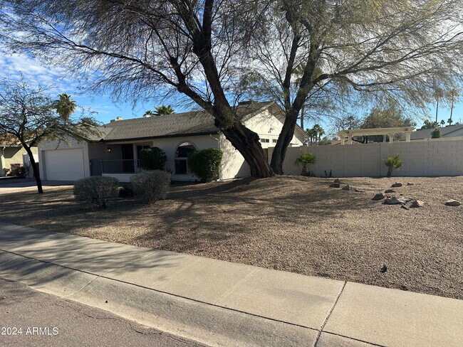 Foto del edificio - 10645 E Mercer Ln