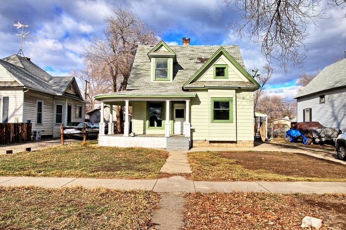 Foto principal - 5 Bed 2 Bath Home Close to Downtown GJ!