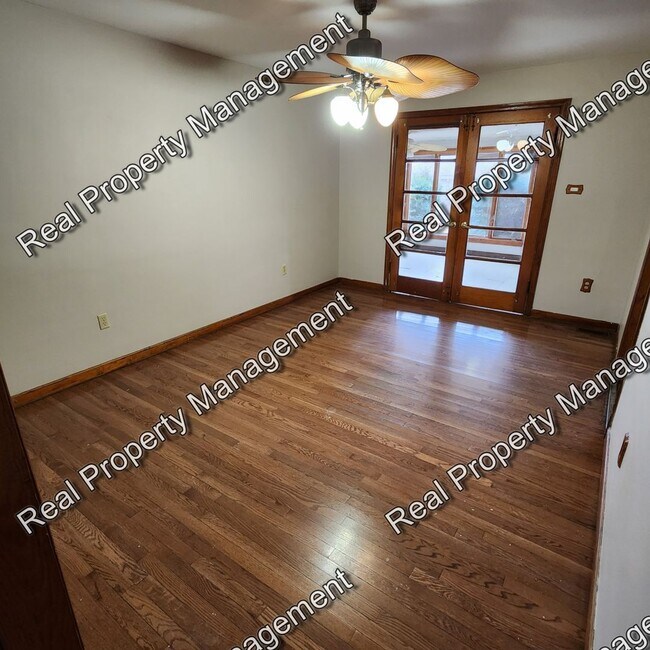 14 Indian Trail, Merrillville, IN 46410 House Rental in Merrillville