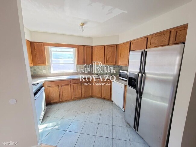 Building Photo - 4 br, 3 bath Duplex - 288 Sussex Ave # 1AA