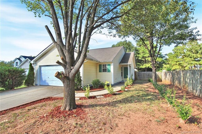 Building Photo - Room in Single Family Home on Tom Hunter Rd