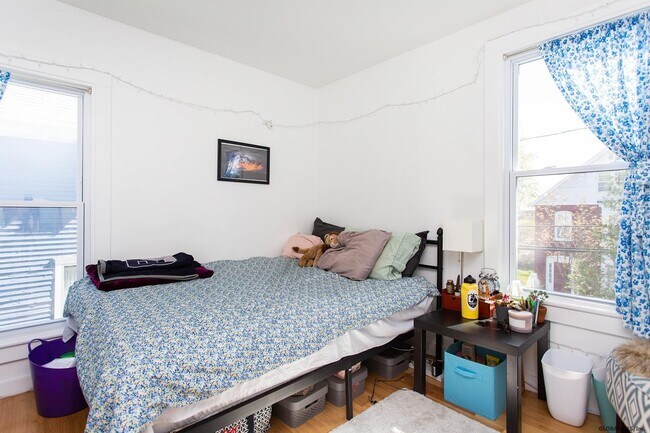 Foto del edificio - 93 Woodlawn Ave
