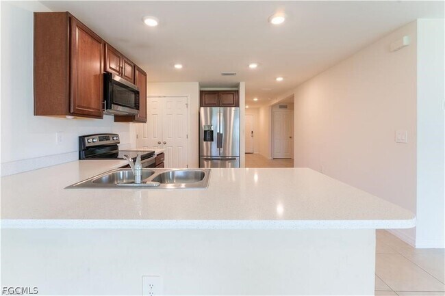 Building Photo - 8052 Sunrise Cir