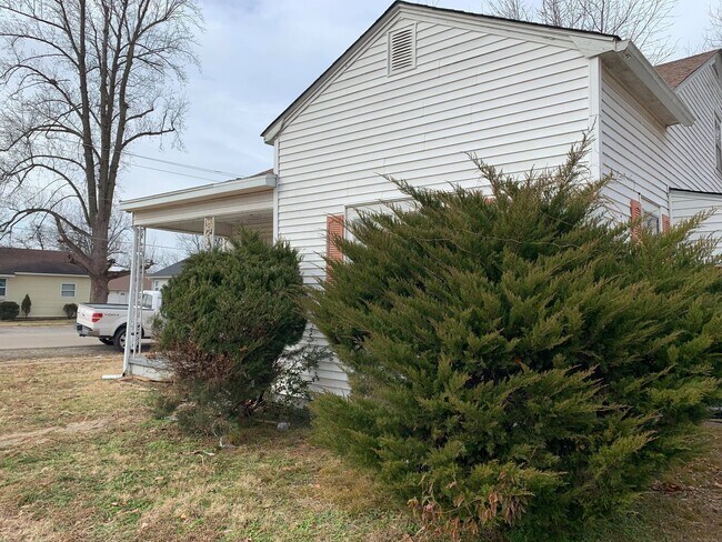 Building Photo - 203 W Castor St