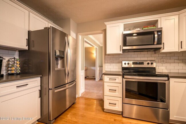 Foto del edificio - 5712 Waveland Cir