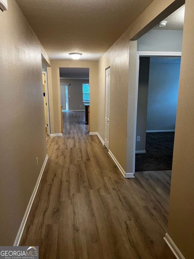 Foto del edificio - 306 Cedar Breeze Dr